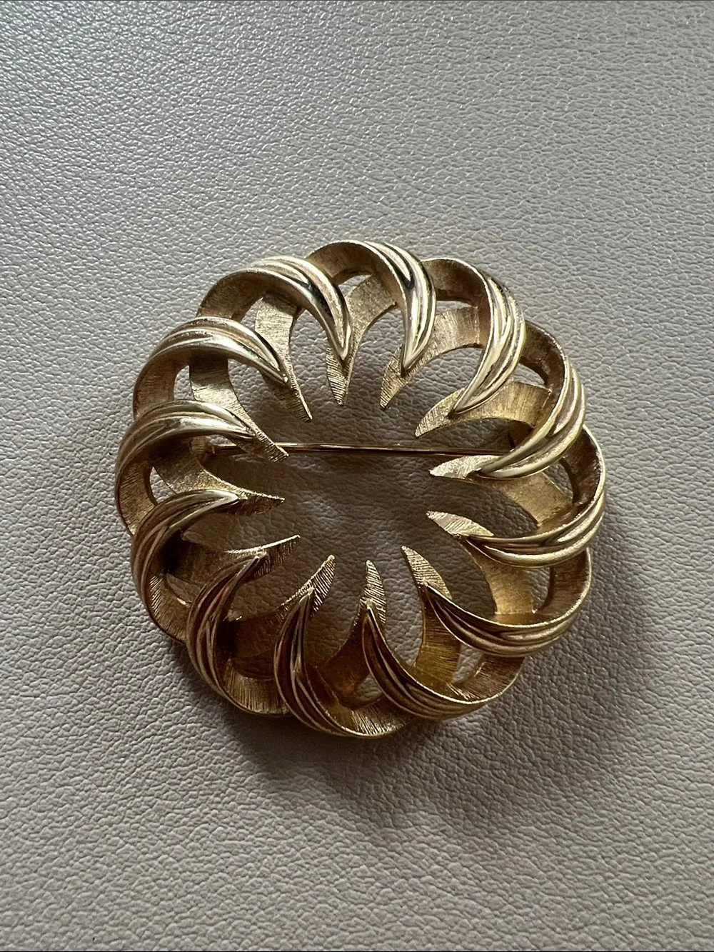 Vintage Crown Trifari Gold Tone Swirl Wreath Brooch Openwork Textured Pin